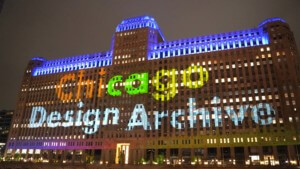 建筑立面上五颜六色的字母拼出了芝加哥设计档案项目